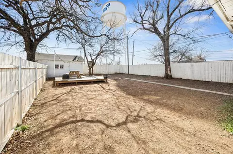 Exterior - 1123 E Oklahoma Ave, Guthrie, OK 73044 photo 6 of 9