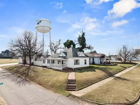 Exterior - 1123 E Oklahoma Ave, Guthrie, OK 73044 photo 3 of 9