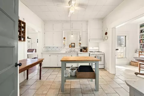 Kitchen - 1123 E Oklahoma Ave, Guthrie, OK 73044 photo 2 of 3
