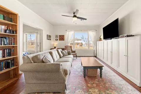 Living - 1123 E Oklahoma Ave, Guthrie, OK 73044 photo 2 of 3