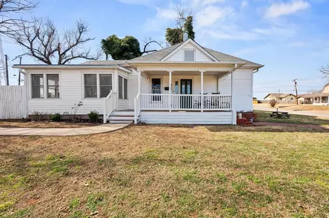 1123 E Oklahoma Ave, Guthrie, OK 73044