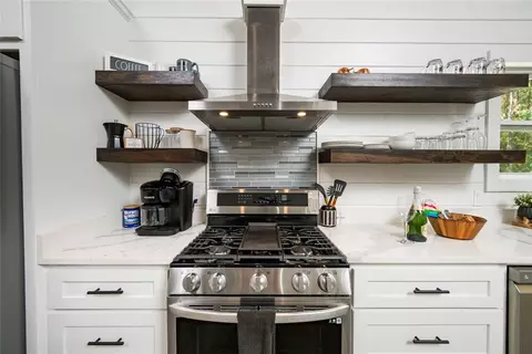 Kitchen - 37 Alder Trl, Broken Bow, OK 74728 photo 4 of 5