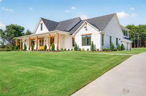 9400 Elisabeth Dr, Guthrie, OK 73044