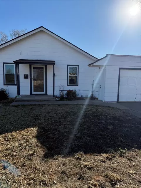 408 W Arapaho Ave, Weatherford, OK 73096