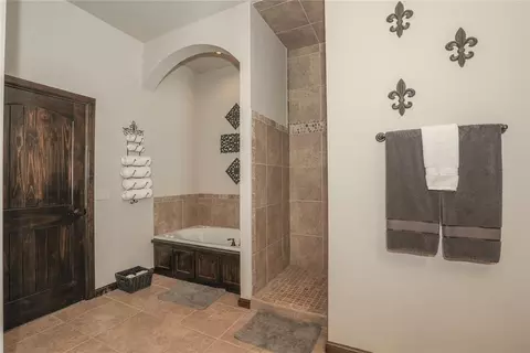 Bath - 1663 NW 35th Ter, Newcastle, OK 73065 photo 3 of 8