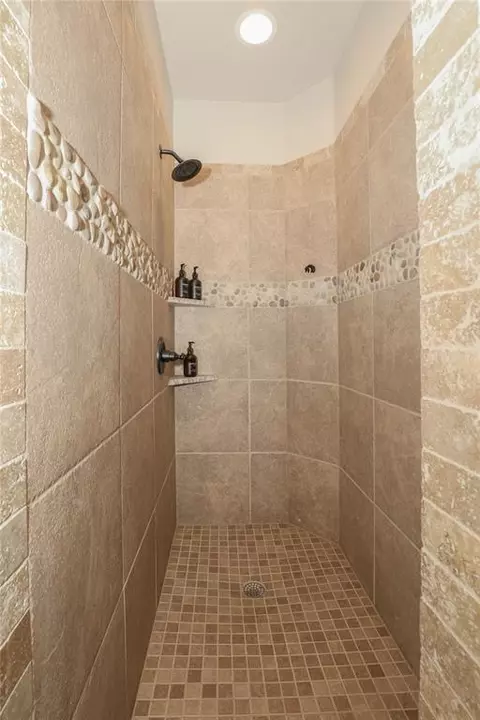 Bath - 1663 NW 35th Ter, Newcastle, OK 73065 photo 6 of 8