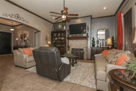 Living - 1663 NW 35th Ter, Newcastle, OK 73065 photo 5 of 5