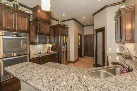 Kitchen - 1663 NW 35th Ter, Newcastle, OK 73065 photo 2 of 5