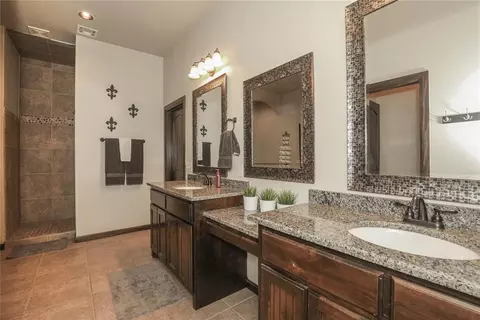 Bath - 1663 NW 35th Ter, Newcastle, OK 73065 photo 2 of 8