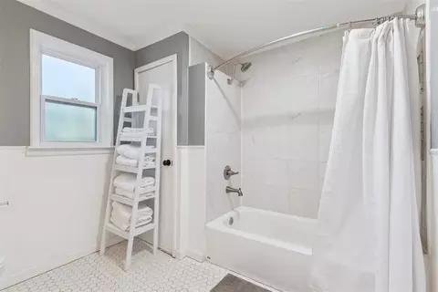 Bath - 409 W Daws St, Norman, OK 73069 photo 3 of 3