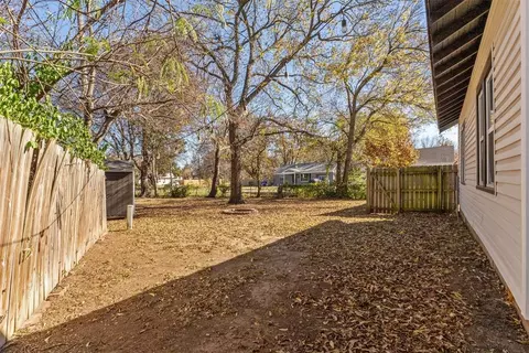 Exterior - 409 W Daws St, Norman, OK 73069 photo 7 of 12