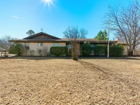 323 W Winchester Ave, Ada, OK 74820