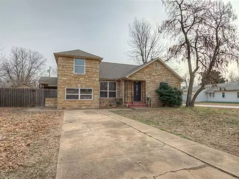 727 S 16th St, Chickasha, OK 73018