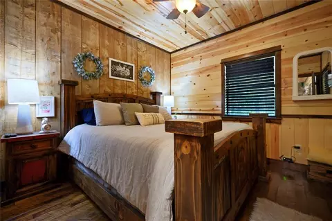 Bedroom - 83 Davis Trl, Broken Bow, OK 74728 photo 3 of 5