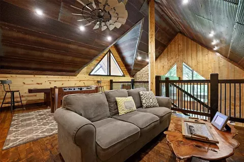 Living - 83 Davis Trl, Broken Bow, OK 74728 photo 3 of 4