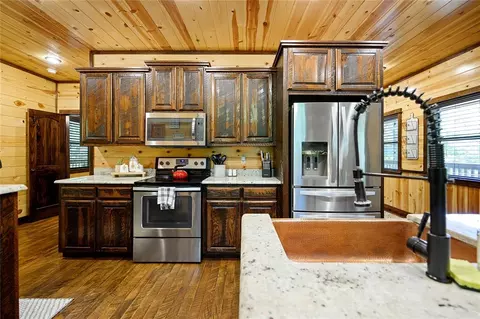 Kitchen - 83 Davis Trl, Broken Bow, OK 74728 photo 2 of 3