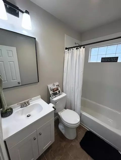 Bath - 141 Folsom Dr, Mcloud, OK 74851 photo 3 of 5