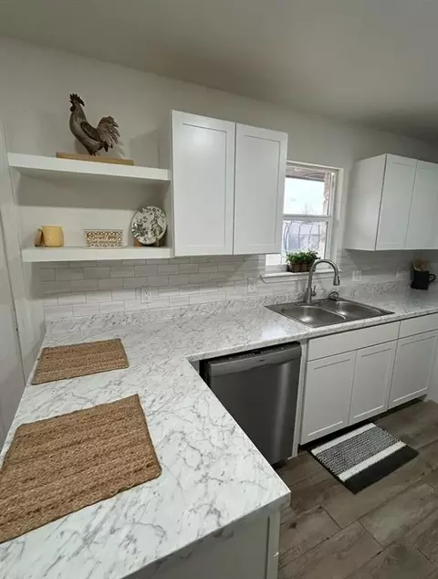 Kitchen - 141 Folsom Dr, Mcloud, OK 74851 photo 3 of 5