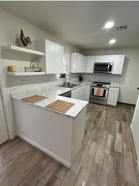 Kitchen - 141 Folsom Dr, Mcloud, OK 74851 photo 4 of 5