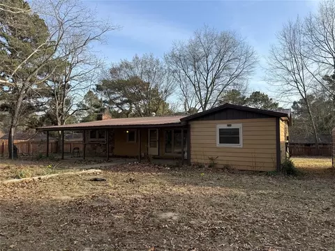 610 E 7th St, Broken Bow, OK 74728