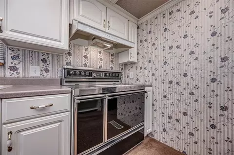 Kitchen - 104 SE 2nd St, Tuttle, OK 73089 photo 4 of 4