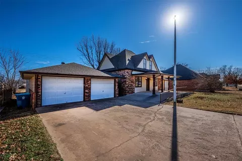 Exterior - 104 SE 2nd St, Tuttle, OK 73089 photo 5 of 8