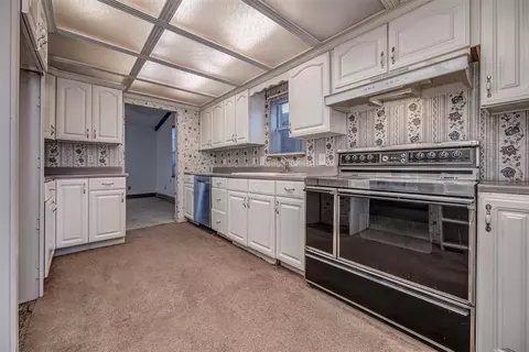 Kitchen - 104 SE 2nd St, Tuttle, OK 73089 photo 3 of 4