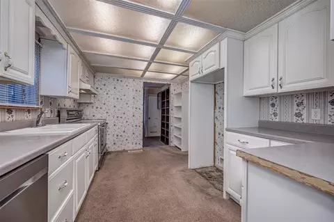 Kitchen - 104 SE 2nd St, Tuttle, OK 73089 photo 1 of 4
