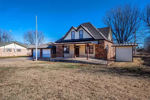 Exterior - 104 SE 2nd St, Tuttle, OK 73089 photo 2 of 8
