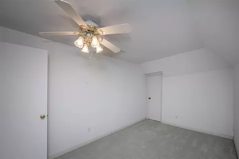 Bedroom - 104 SE 2nd St, Tuttle, OK 73089 photo 3 of 7