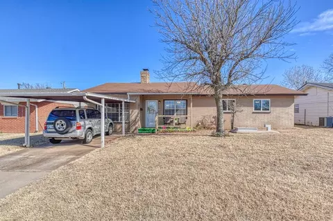 2704 Yorkshire Ave, Moore, OK 73160