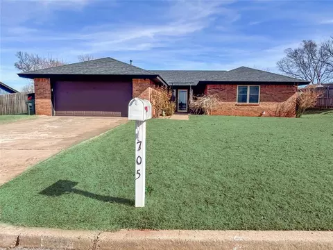 705 S 28th St, Clinton, OK 73601