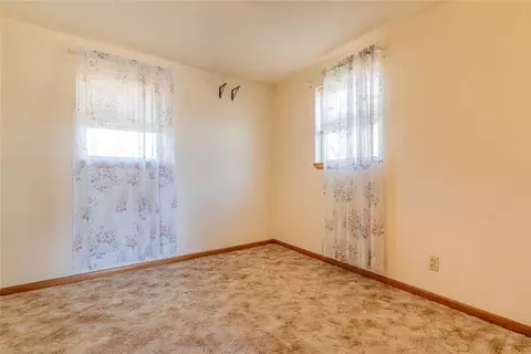 Bedroom - 1200 W Main St, Watonga, OK 73772 photo 5 of 6