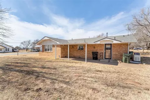 Exterior - 1200 W Main St, Watonga, OK 73772 photo 2 of 3