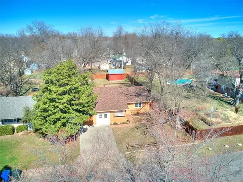 View/Area - 1021 W Apache St, Norman, OK 73069 photo 2 of 2