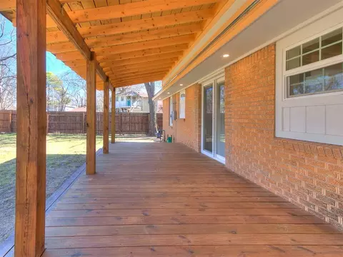 Exterior - 1021 W Apache St, Norman, OK 73069 photo 7 of 13