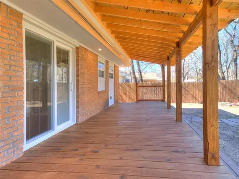 Exterior - 1021 W Apache St, Norman, OK 73069 photo 6 of 13