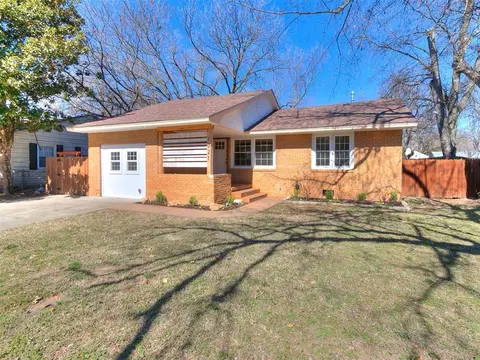 Exterior - 1021 W Apache St, Norman, OK 73069 photo 2 of 13