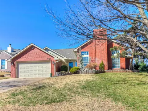 921 Carfax Rd, Edmond, OK 73034