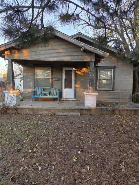 310 N Dakota Ave, Mangum, OK 73554