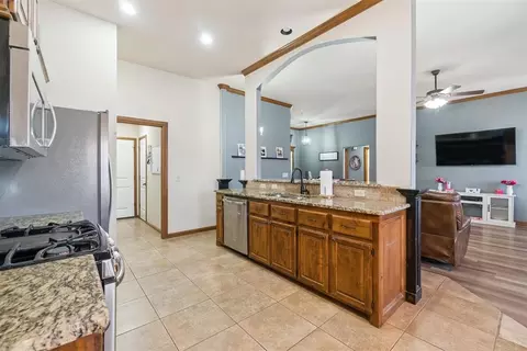 Kitchen - 3305 Sharon Dr, Moore, OK 73160 photo 3 of 6