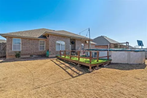 Exterior - 3305 Sharon Dr, Moore, OK 73160 photo 8 of 8