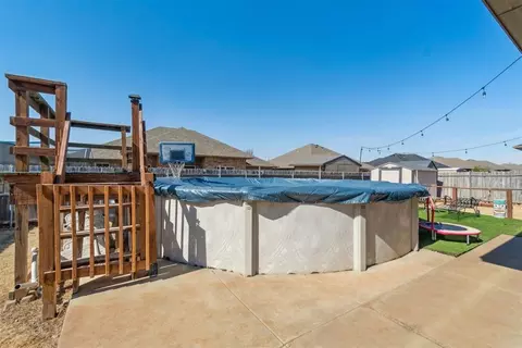 Exterior - 3305 Sharon Dr, Moore, OK 73160 photo 5 of 8