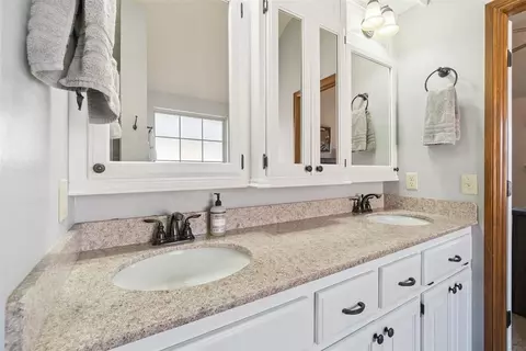Bath - 3305 Sharon Dr, Moore, OK 73160 photo 3 of 6