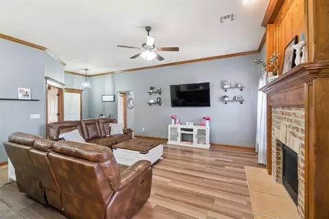 Living - 3305 Sharon Dr, Moore, OK 73160 photo 2 of 2