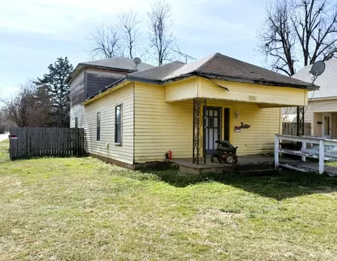 1301 W Idaho Ave, Chickasha, OK 73018