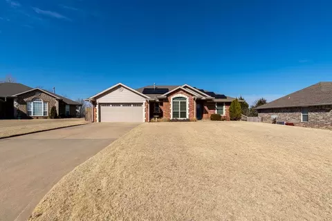 1204 Cambridge Dr, Shawnee, OK 74804