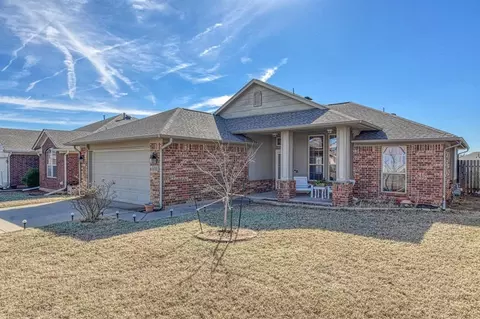 2200 SE 8th St, Moore, OK 73160