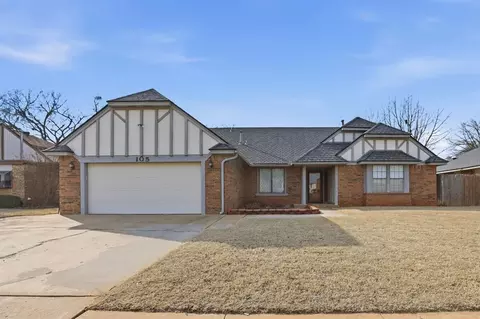 105 Wellington Ln, Moore, OK 73160