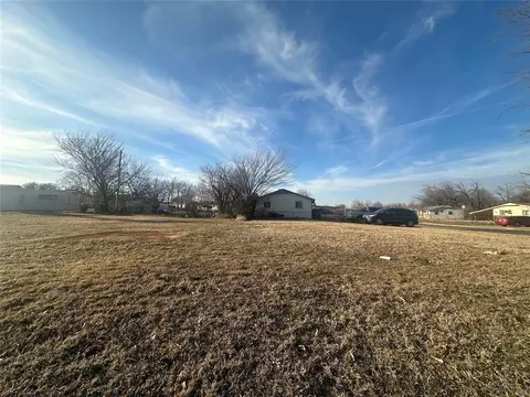 4813 S Shallow Brook Dr, Oklahoma City, OK 73129